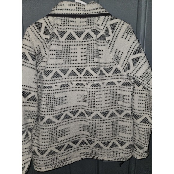 Medium Carhartt Womans Relaxed Fit Fleece Pullover Aztec Print - Picture 4 of 4